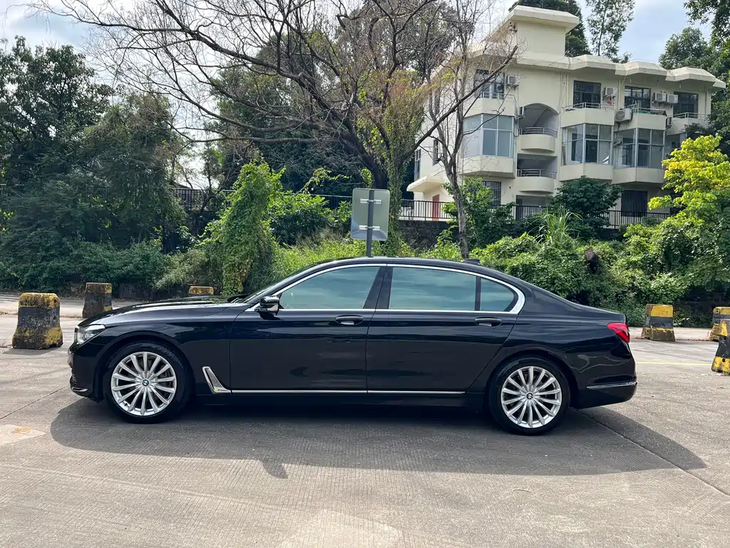 BMW 7 Series 2016 — фото 15