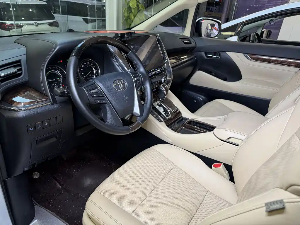 Toyota Alphard 2020 — фото 15