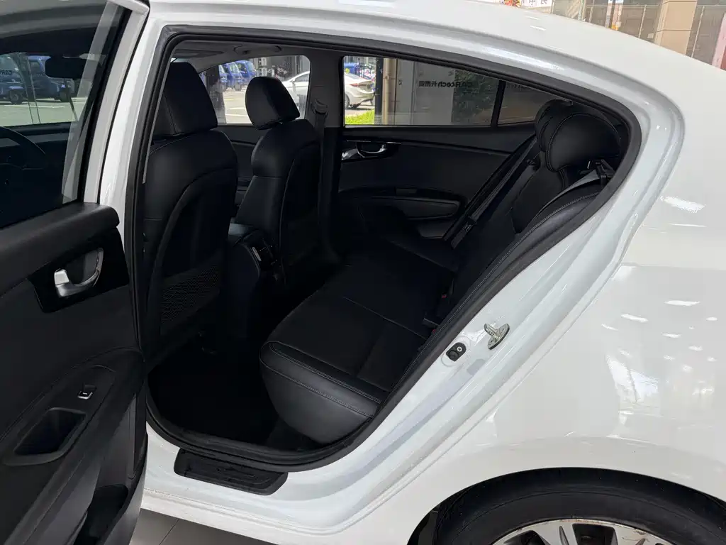 Kia K4 2015
