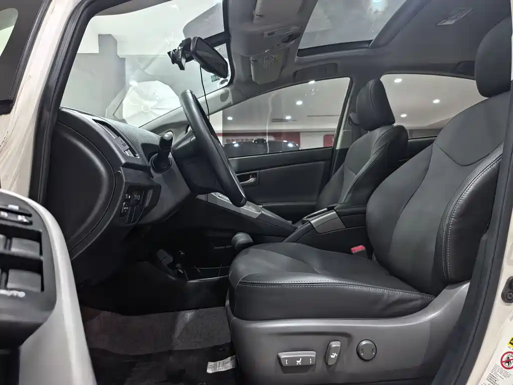 Toyota Prius 2013 — фото 10
