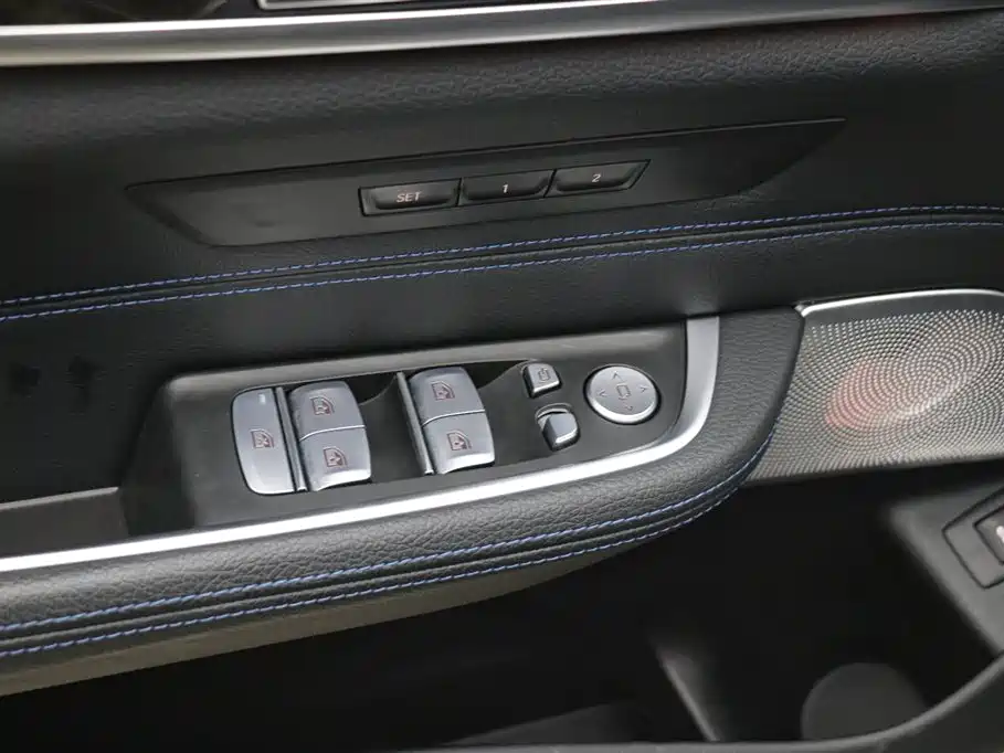 BMW 6 Series GT 2024 — фото 11