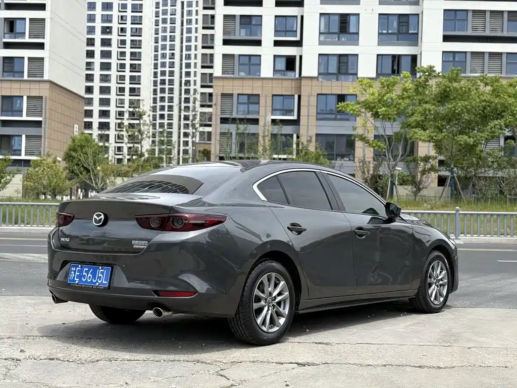 Mazda 3 Axela 2022 — фото 9