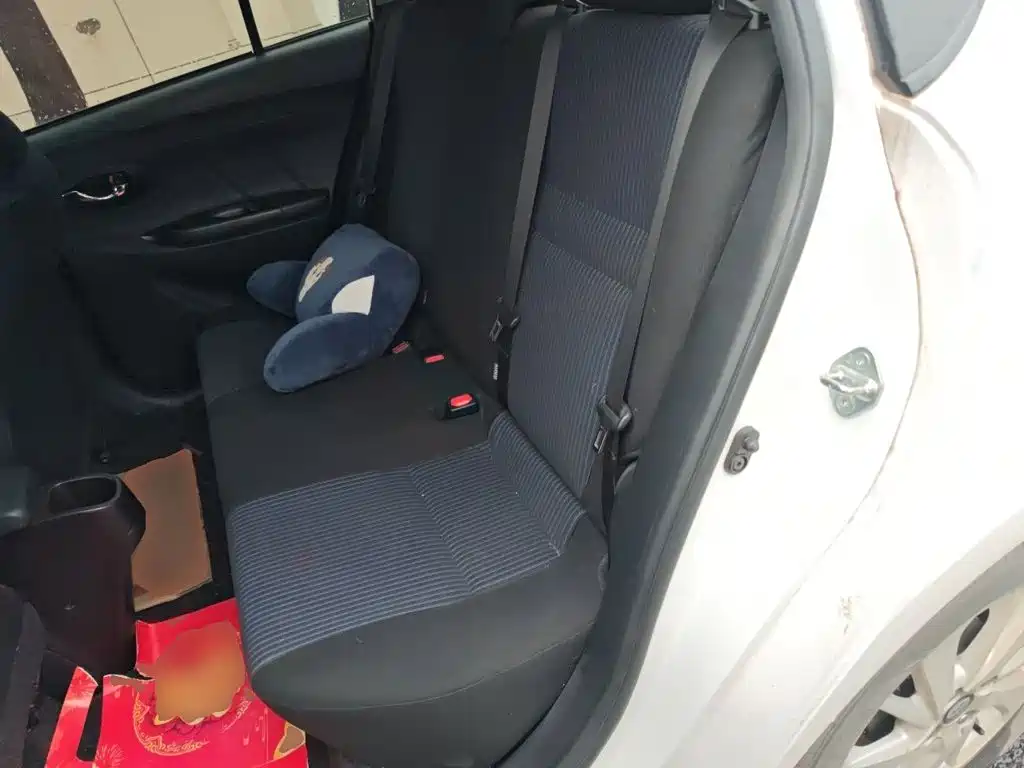 Toyota Yaris L 2017 — фото 13