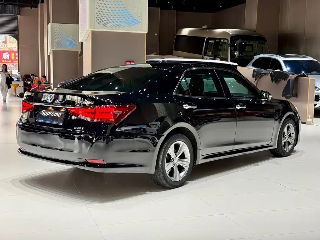 Toyota Crown 2016 — фото 10