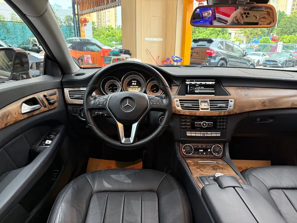 Mercedes-Benz CLS 2014 — фото 19