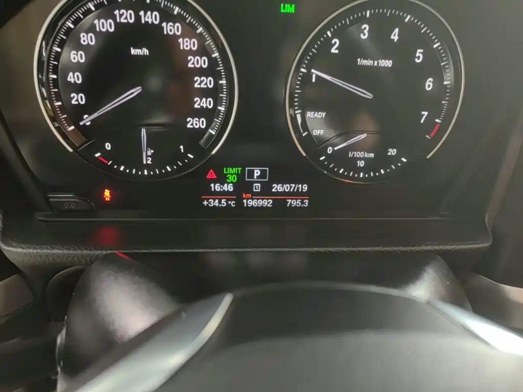 BMW 1 Series 2018 — фото 12