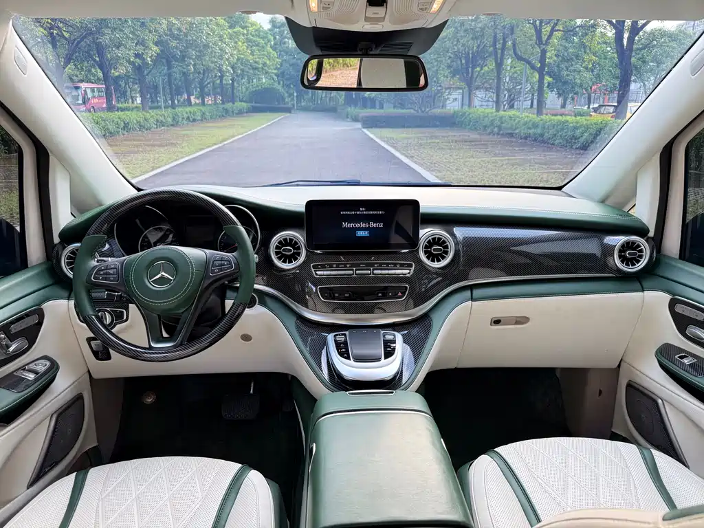 Mercedes-Benz V-Class 2022 — фото 13