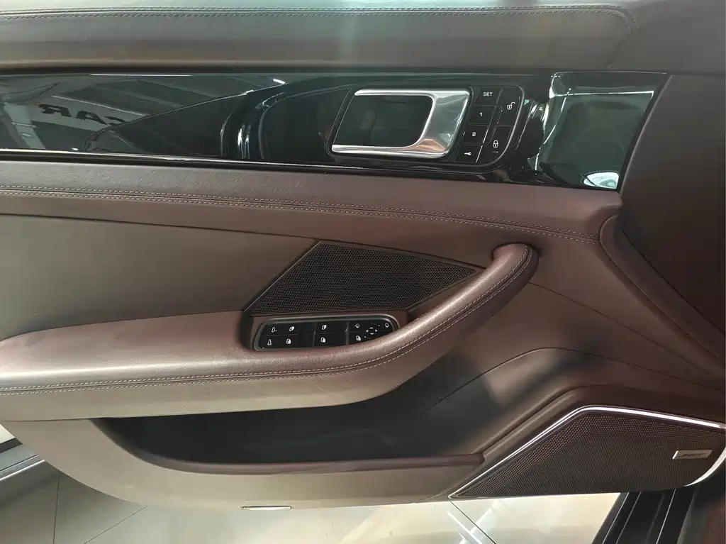 Porsche Panamera 2018 — фото 11