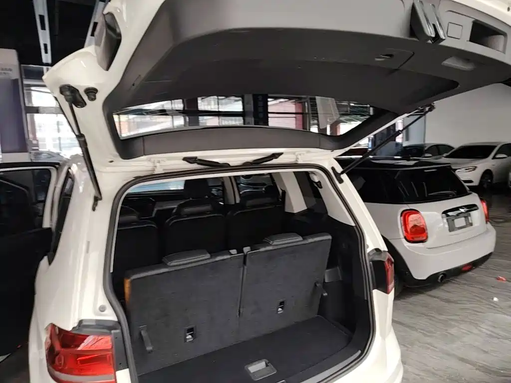 Volkswagen Touran 2019 — фото 19