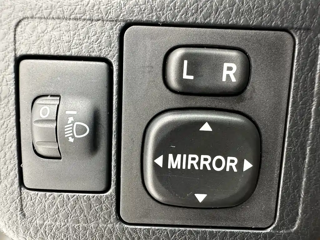 Toyota Yaris L 2022 — фото 13