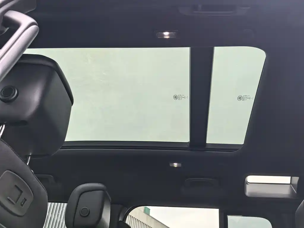 Land Rover Defender 2021 — фото 15