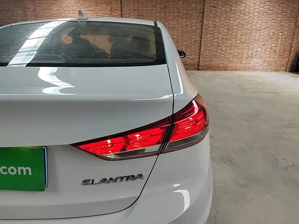 Hyundai Elantra 2020 — фото 8