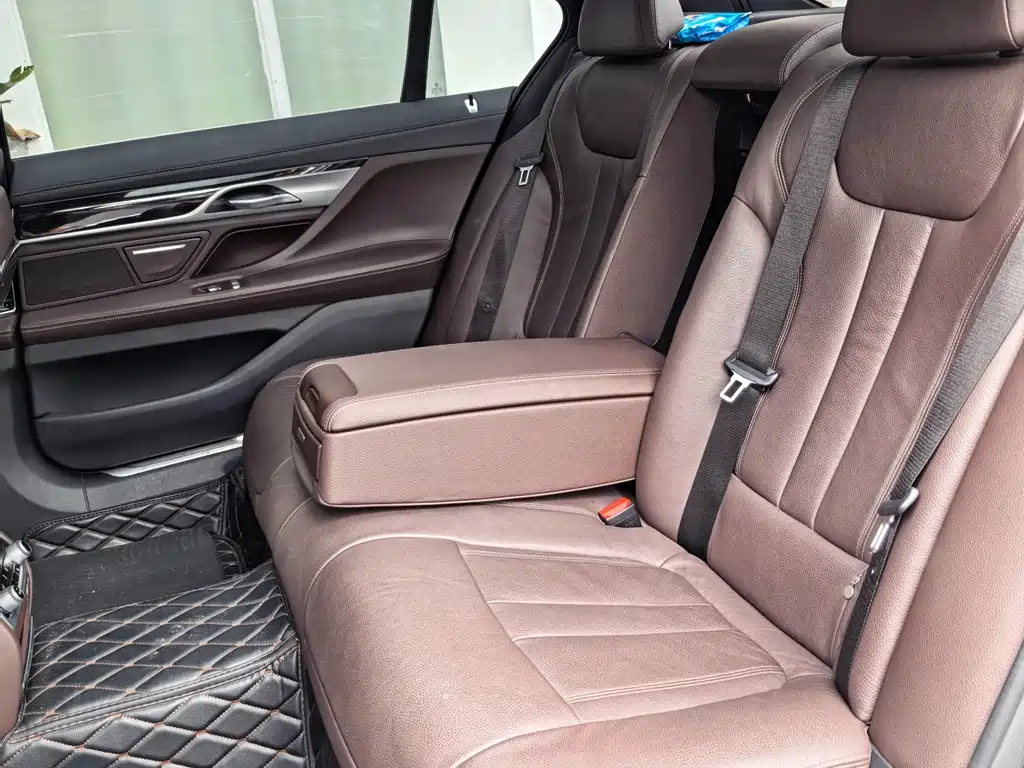 BMW 7 Series 2019 — фото 10