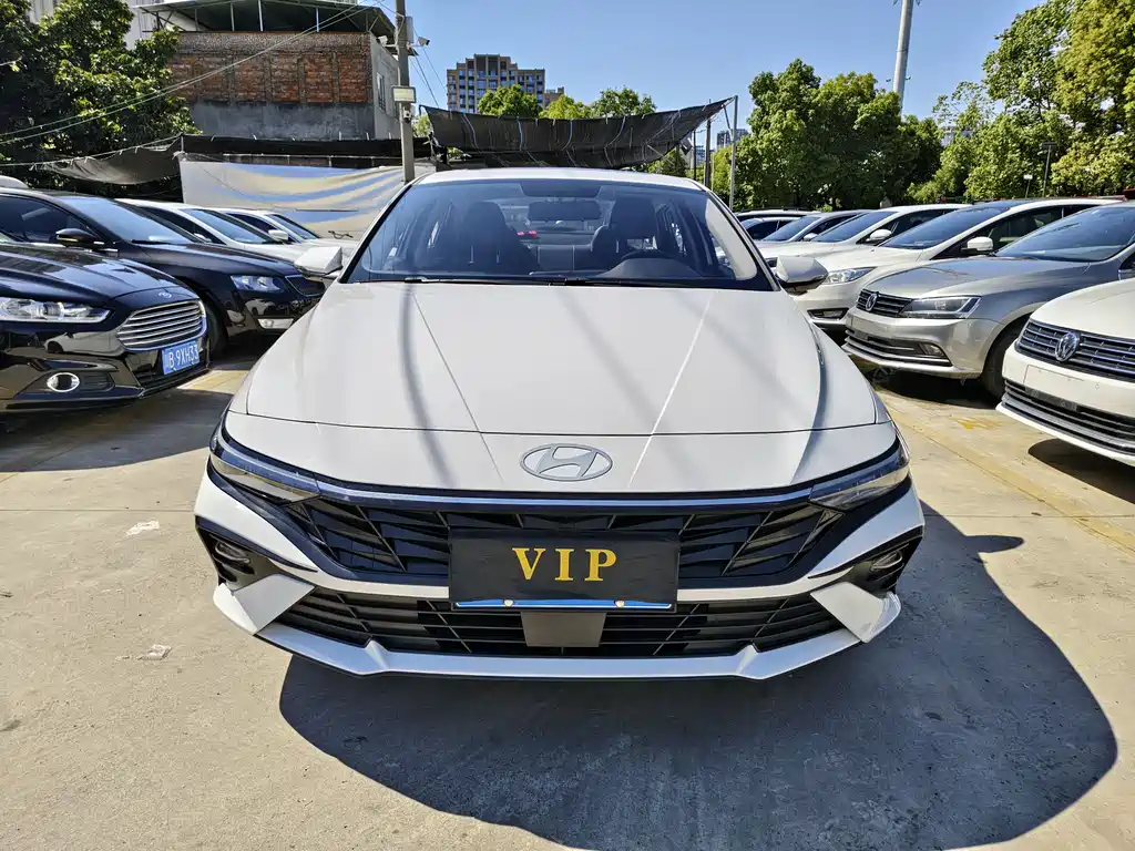 Hyundai Elantra 2023 — фото 2