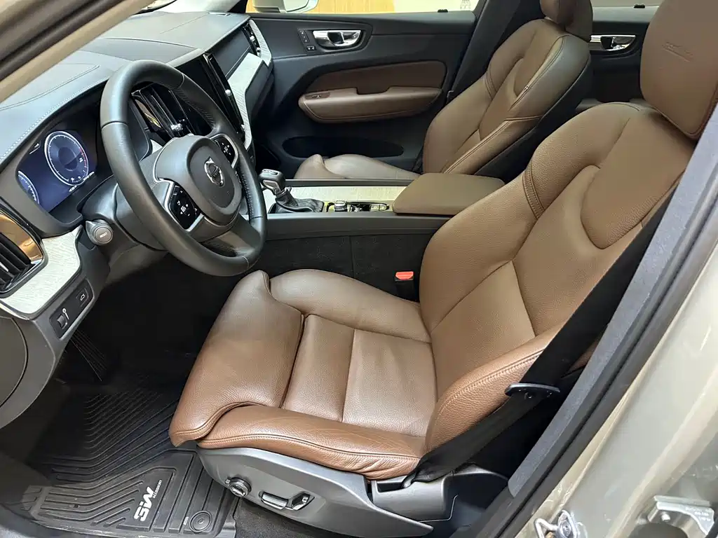 Volvo XC60 2019 — фото 5