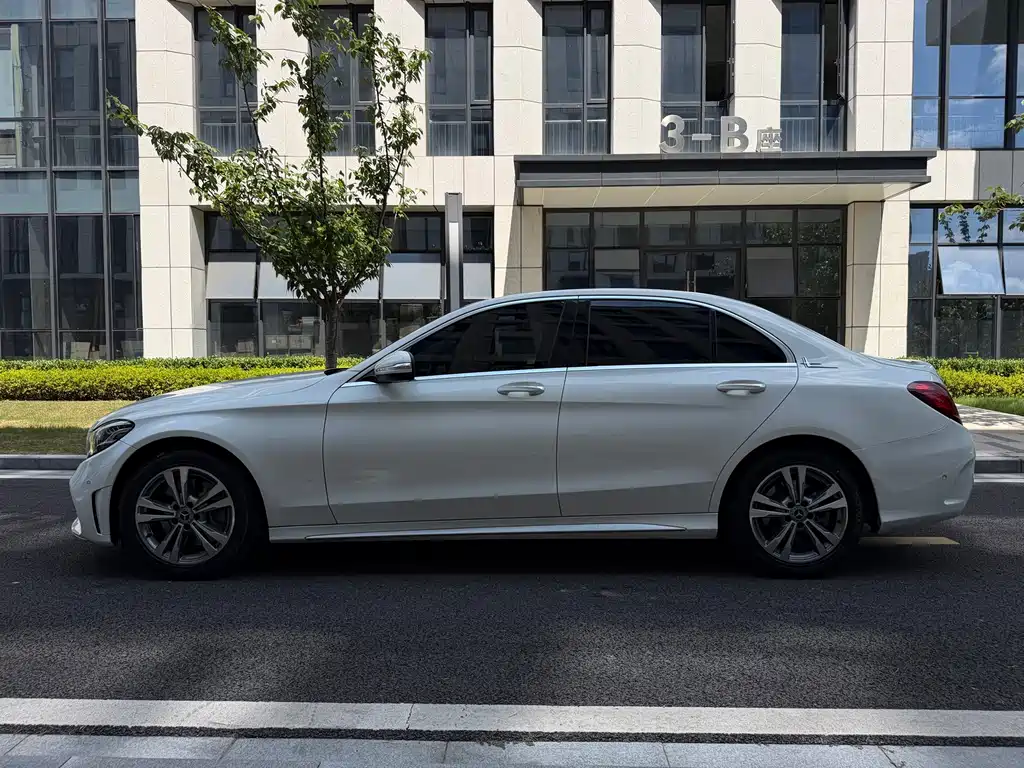 Mercedes-Benz C-Class 2019 — фото 21