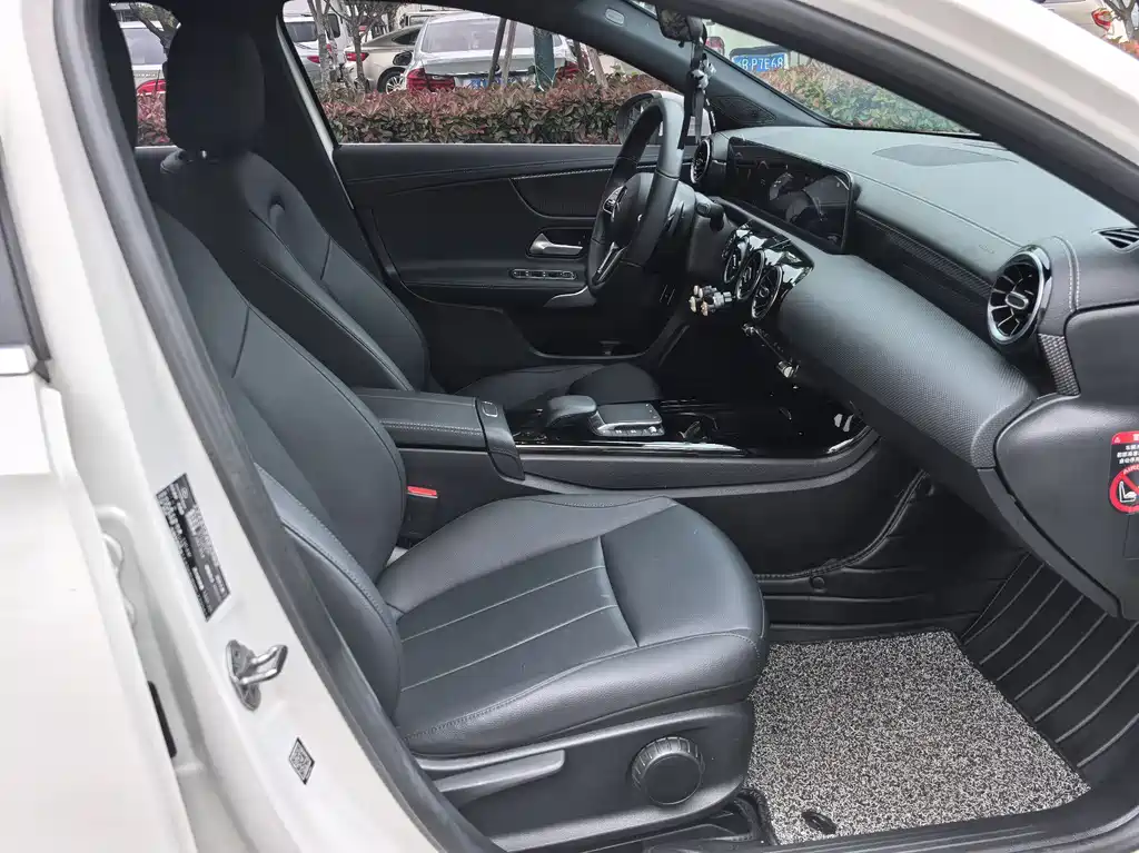 Mercedes-Benz A-Class 2023 — фото 10