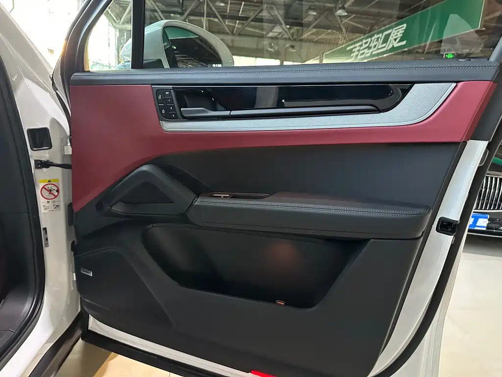 Porsche Cayenne 2025 — фото 19