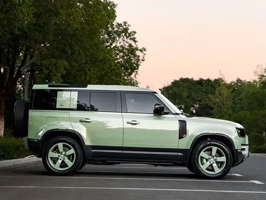 Land Rover Defender 2023 — фото 4