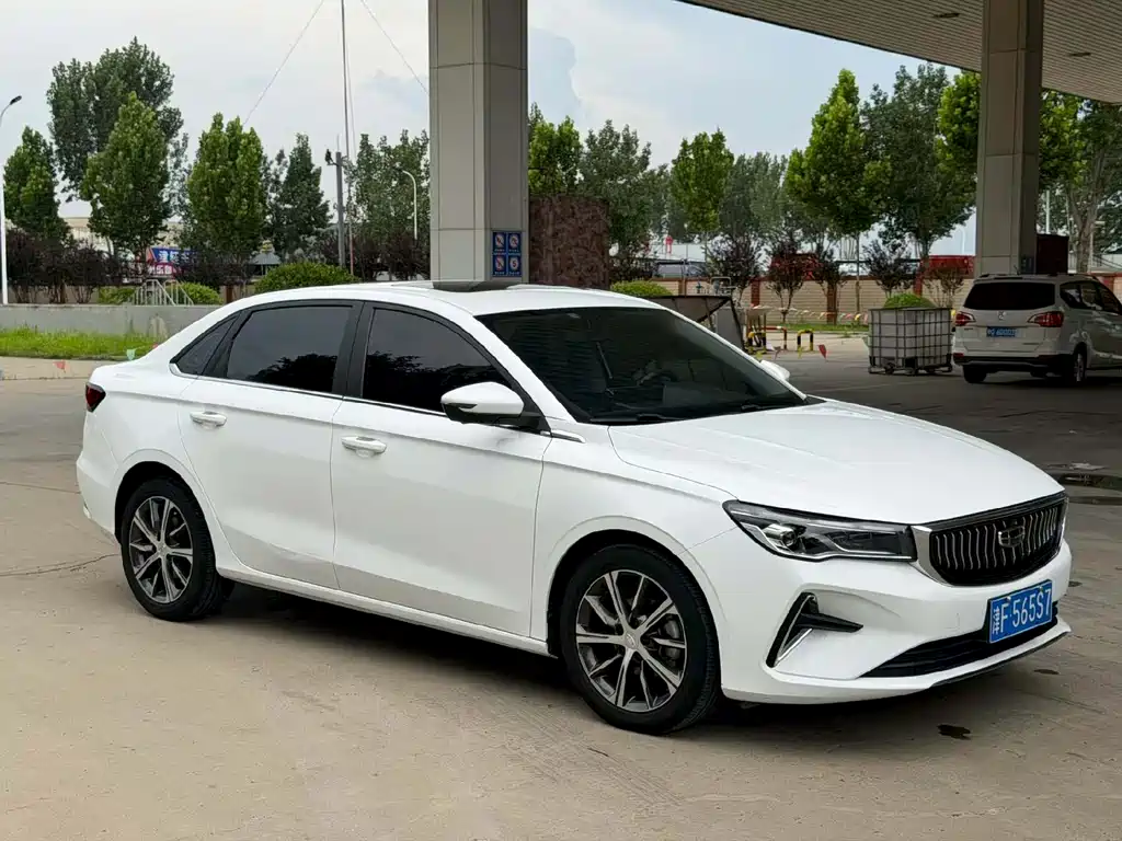 Geely Emgrand 2022