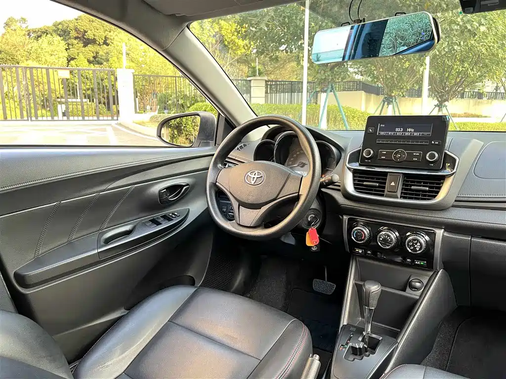 Toyota Yaris L 2019 — фото 11
