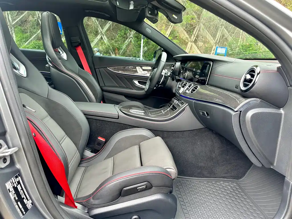 Mercedes-Benz E-Class AMG 2022 — фото 18