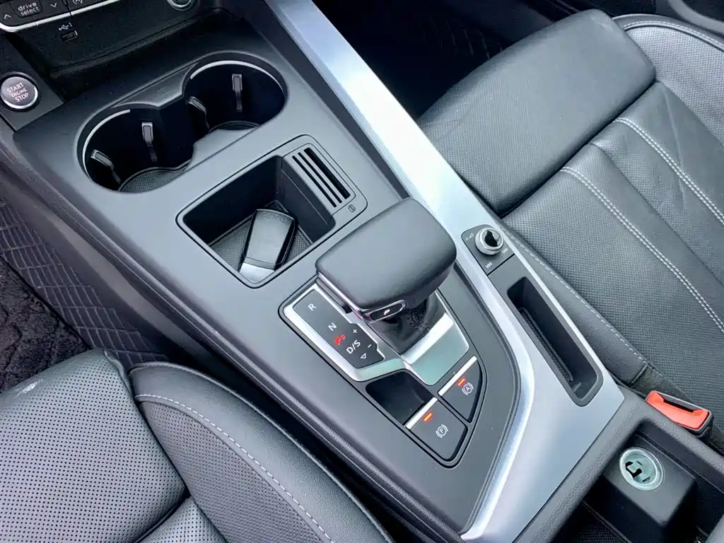 Audi A4L 2023 — фото 22