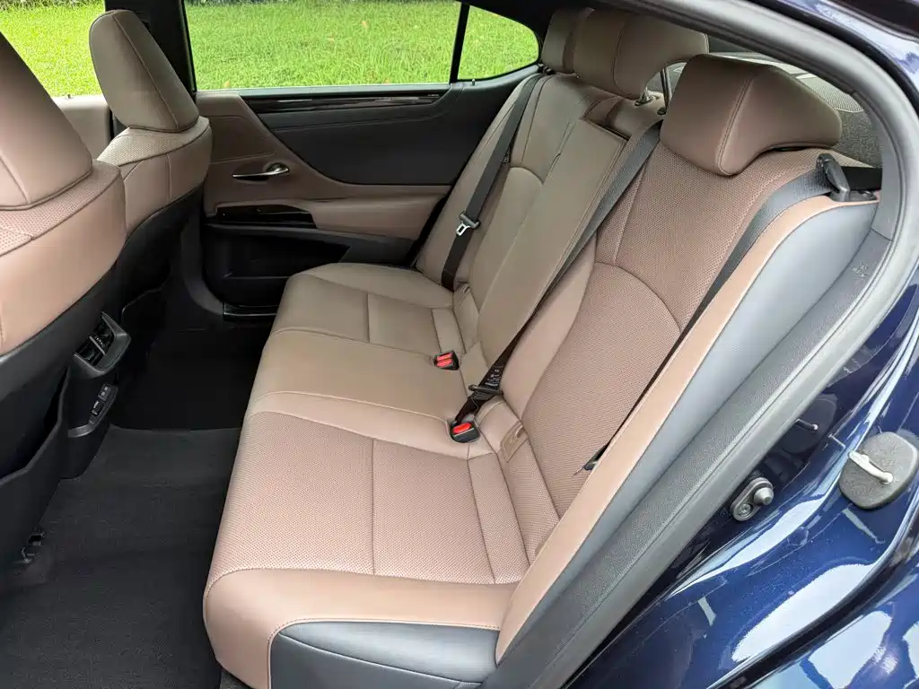 Lexus ES 2023 — фото 12