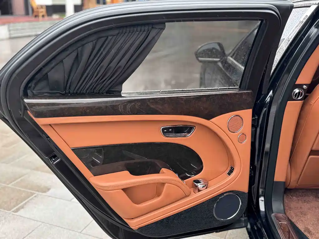 Bentley Mulsanne 2015 — фото 11