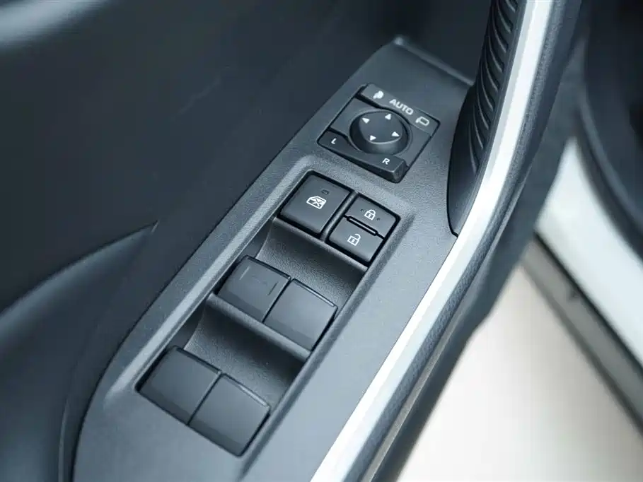 Toyota Wildlander 2023 — фото 11