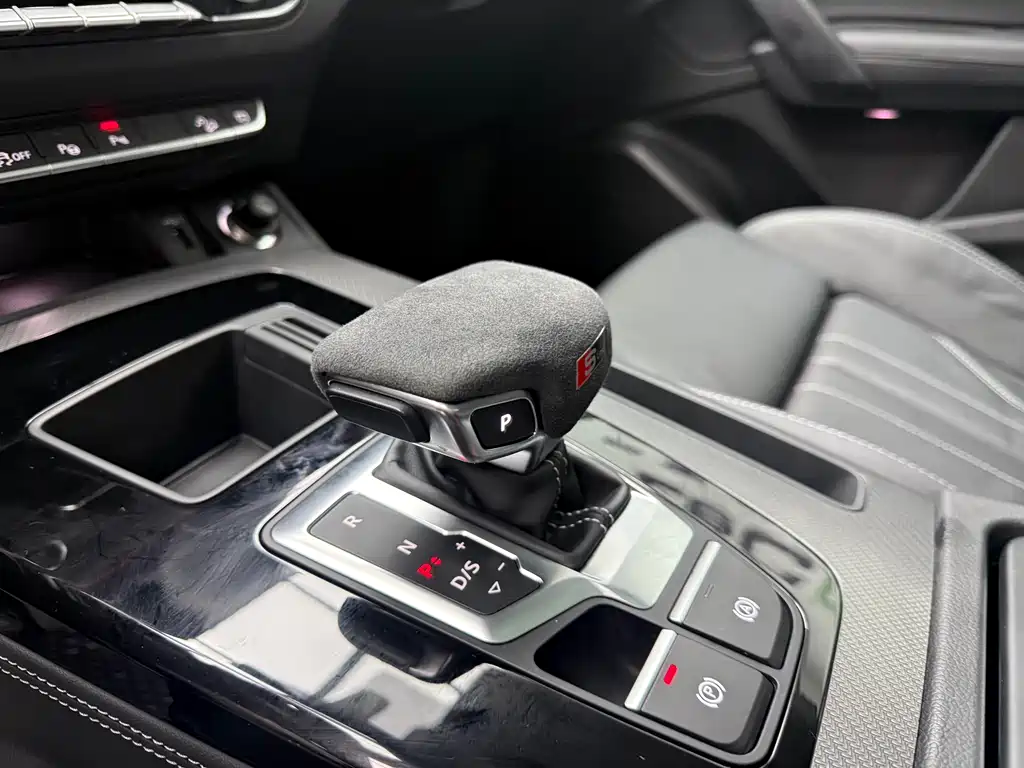 Audi Q5L 2022 — фото 12