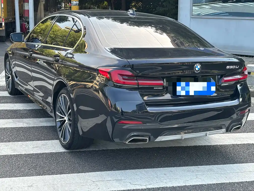 BMW 5 Series 2023 — фото 19