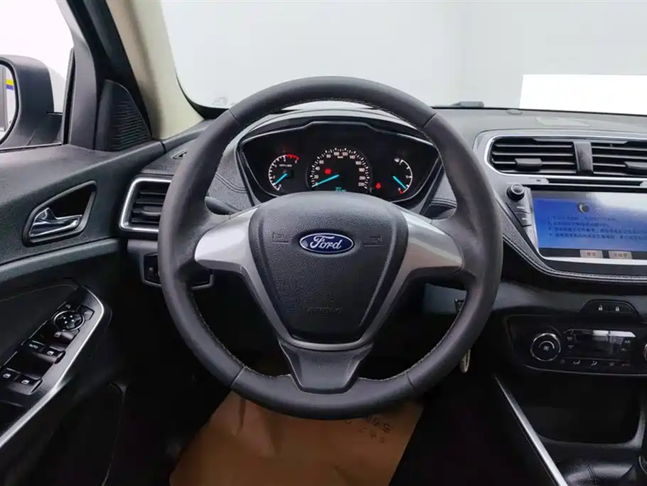 Ford Escort 2018 — фото 15