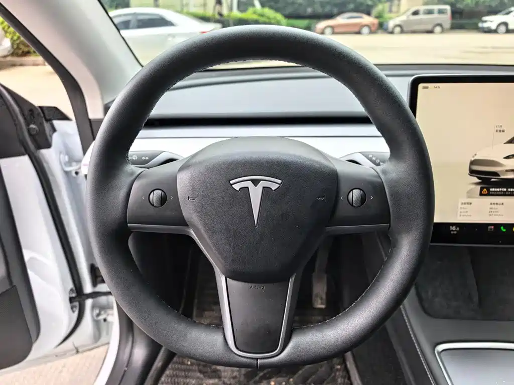 Tesla Model Y 2024 — фото 10