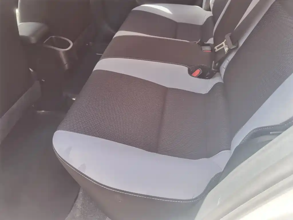 Toyota Yaris L 2021 — фото 15