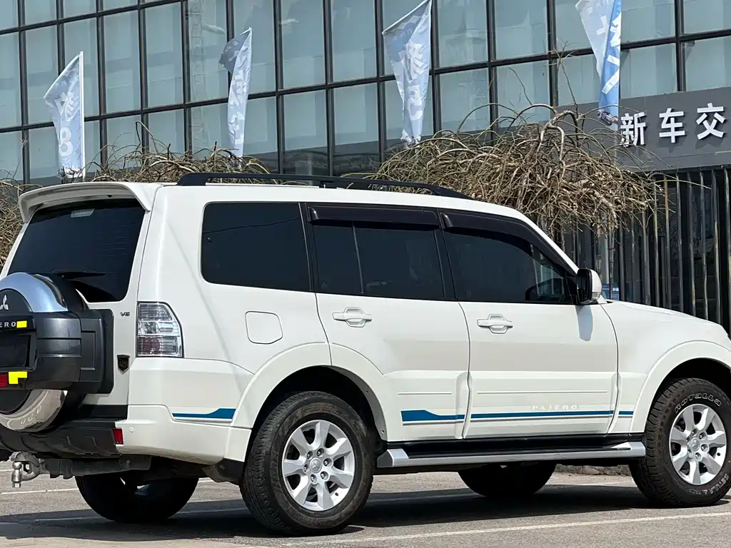 Mitsubishi Pajero 2018 — фото 4