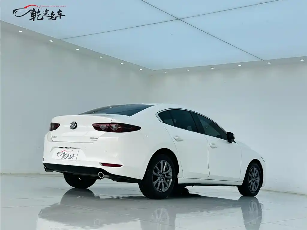 Mazda 3 Axela 2021 — фото 7