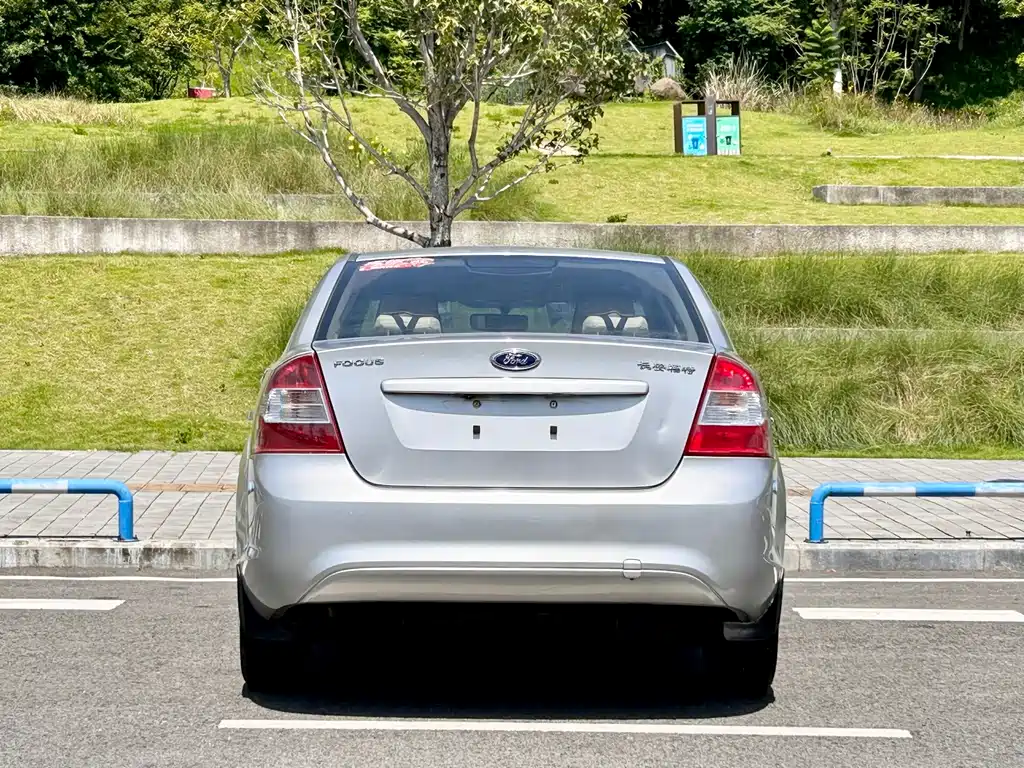 Ford Focus 2013 — фото 12