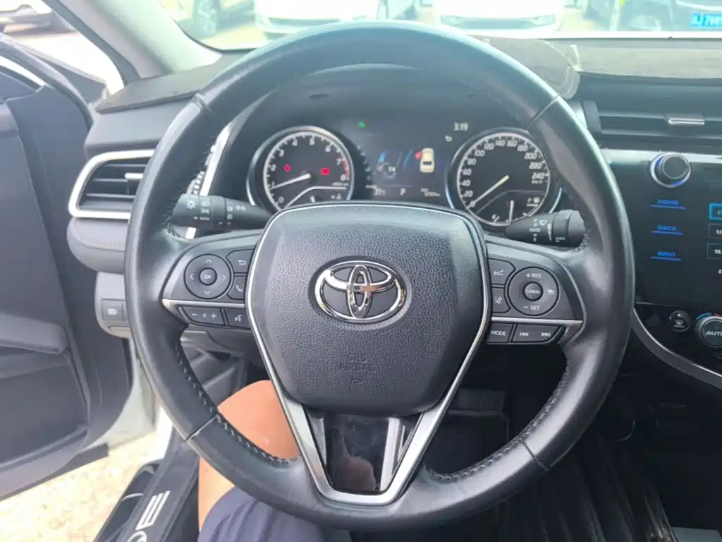 Toyota Camry 2020 — фото 11