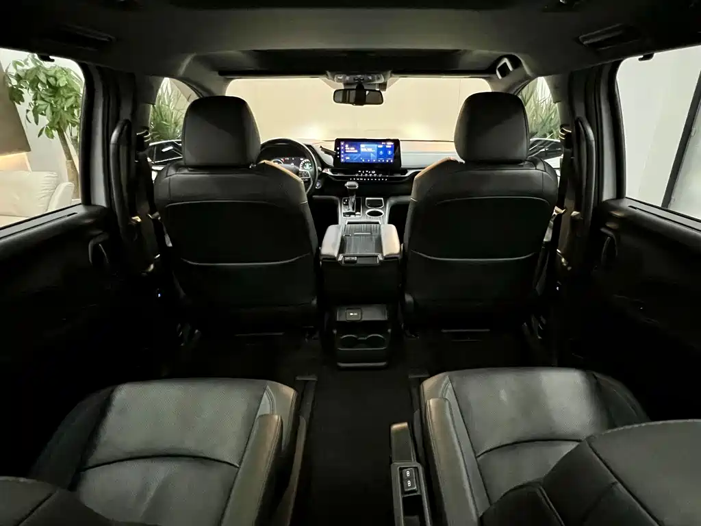 Toyota Sienna 2022 — фото 13