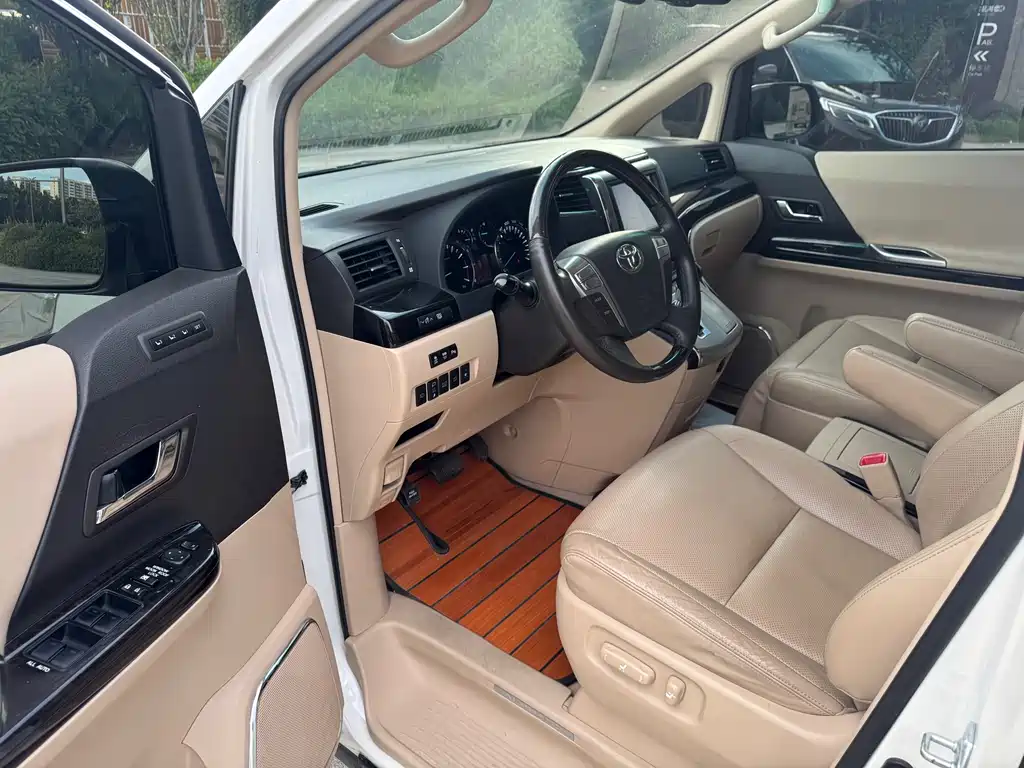 Toyota Alphard 2014