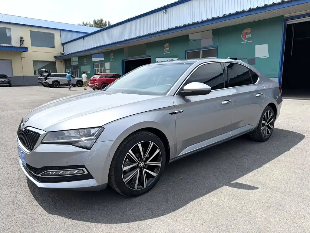 Skoda Superb 2024 — фото 1