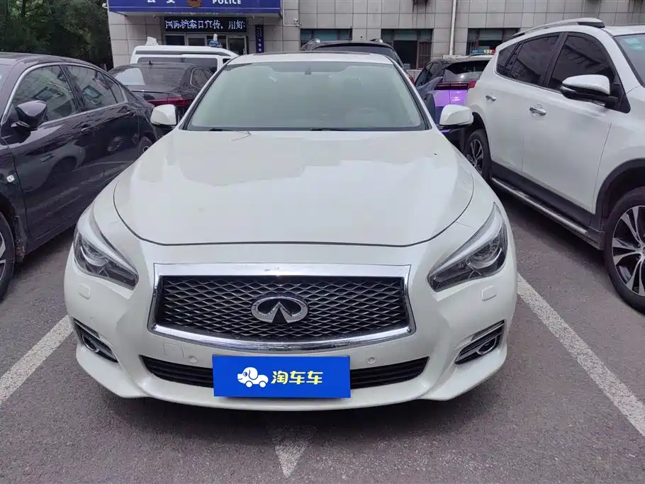 Infiniti Q50L 2015