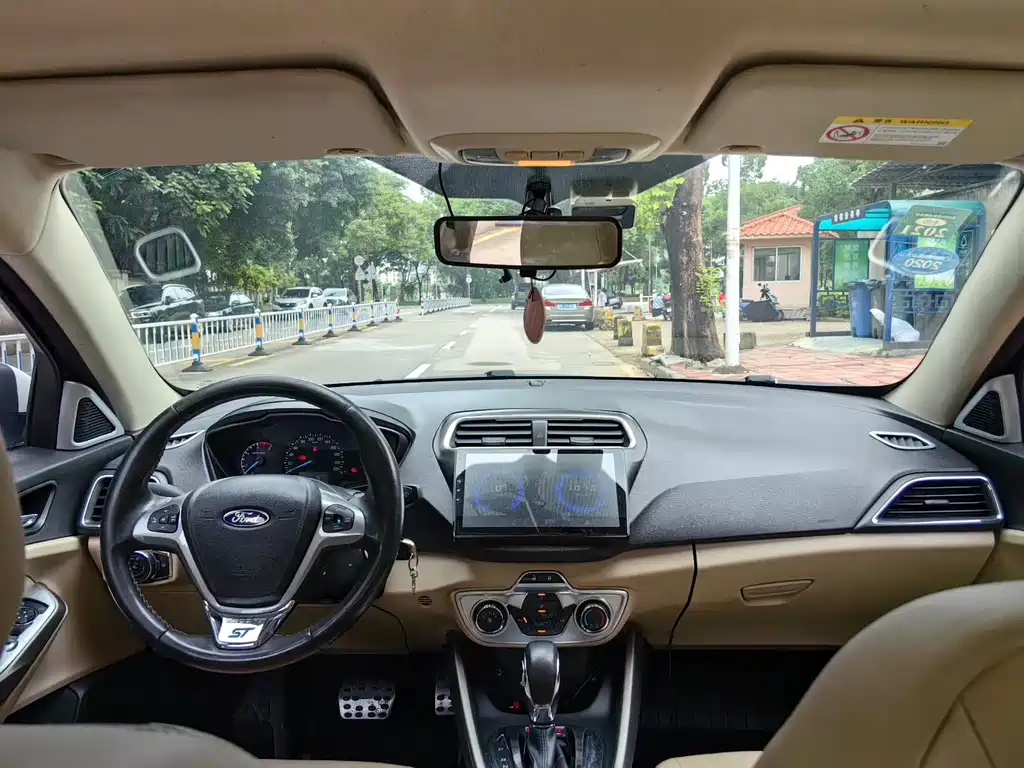 Ford Escort 2015