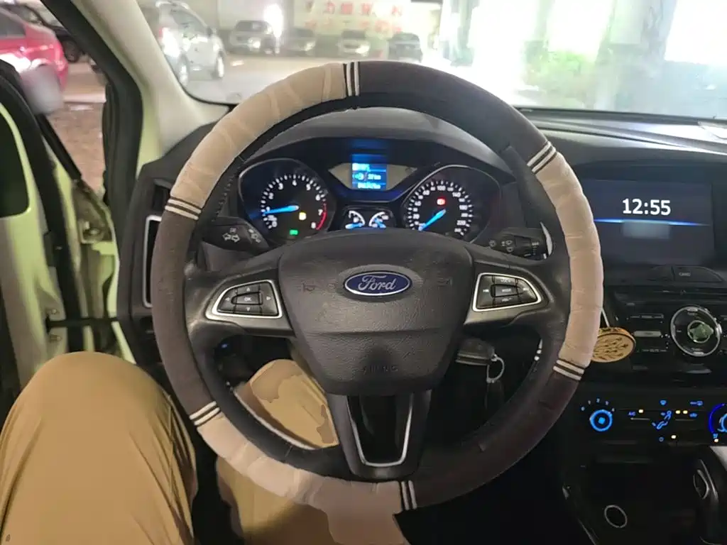 Ford Focus 2018 — фото 11