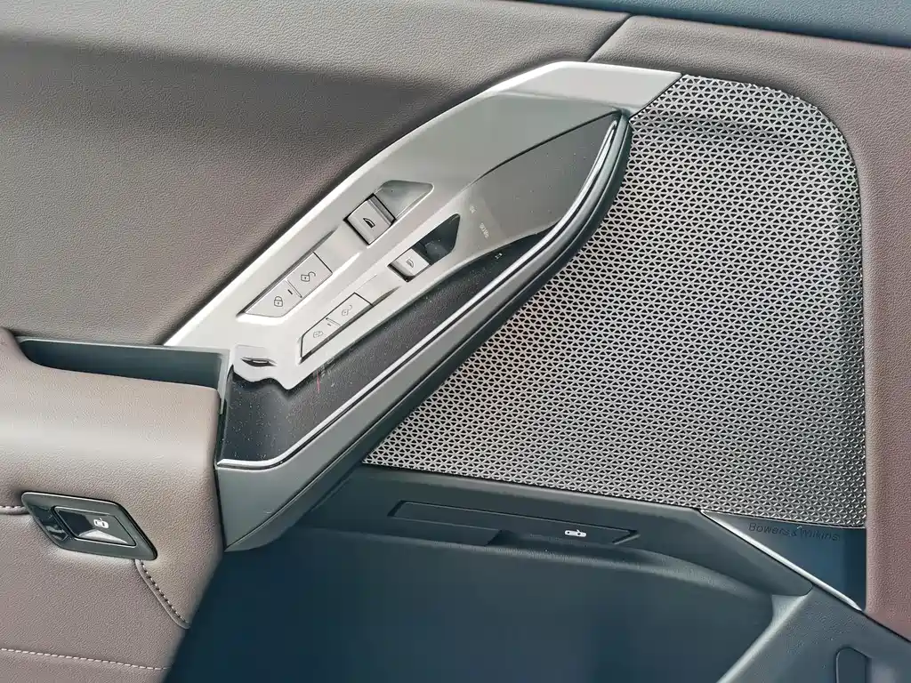 BMW i7 2025 — фото 24