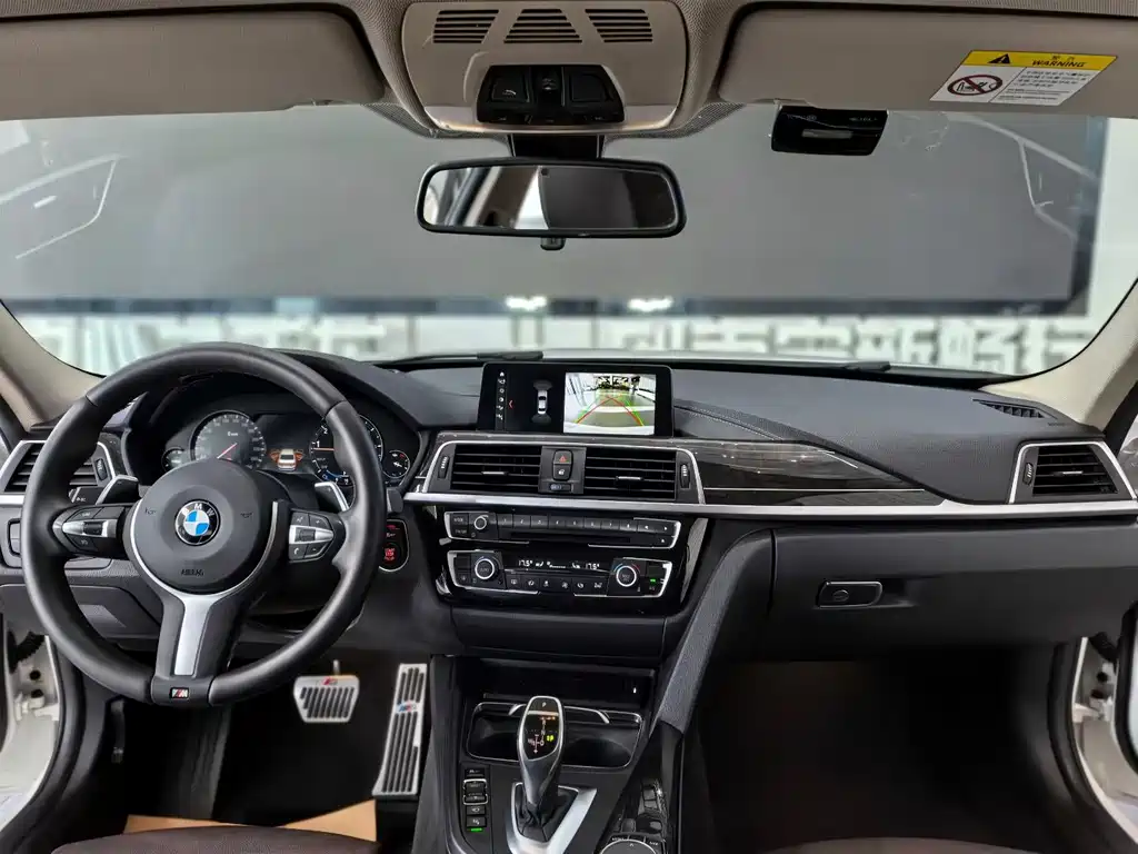 BMW 3 Series 2018 — фото 6