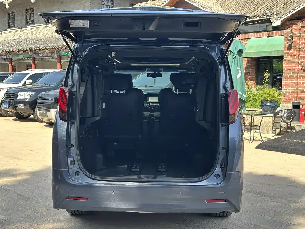 Toyota Alphard 2017 — фото 31
