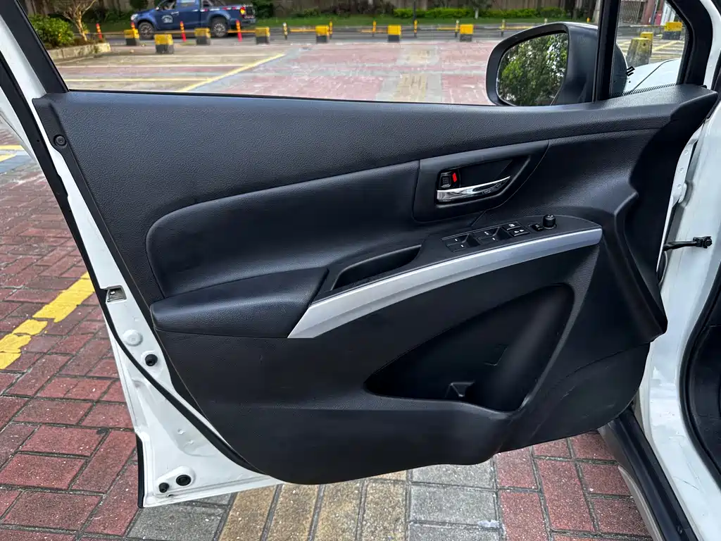 Suzuki S-Cross 2014 — фото 14