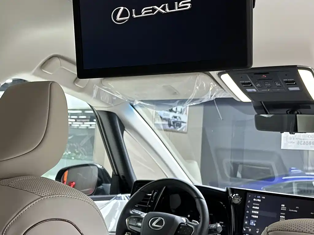 Lexus LM — фото 14